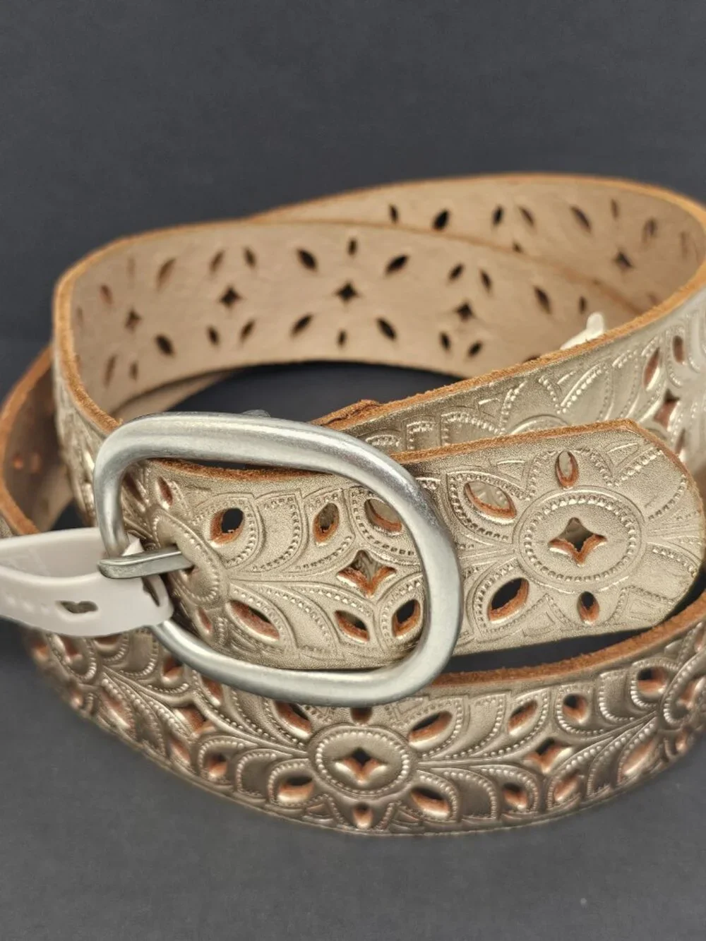 Fossil Women's Floral Perforated Silver Leather Belt L Large Vintage Y2K Boho